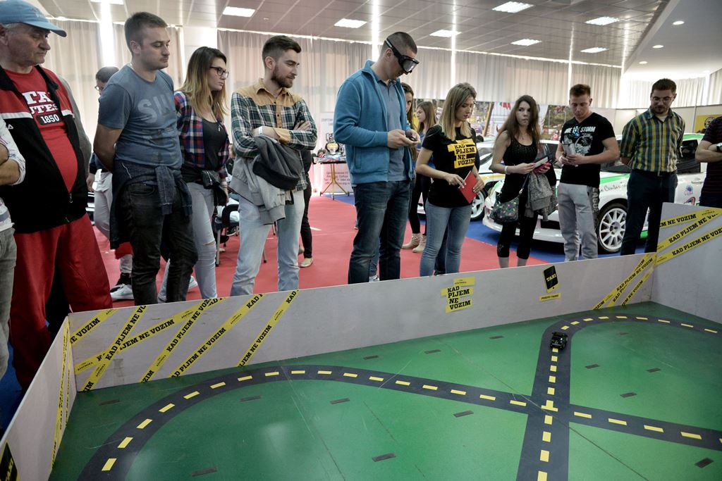 Kad pijem ne vozim na standu Asocijacije automobilskih novinara Srbije na Salonu automobila