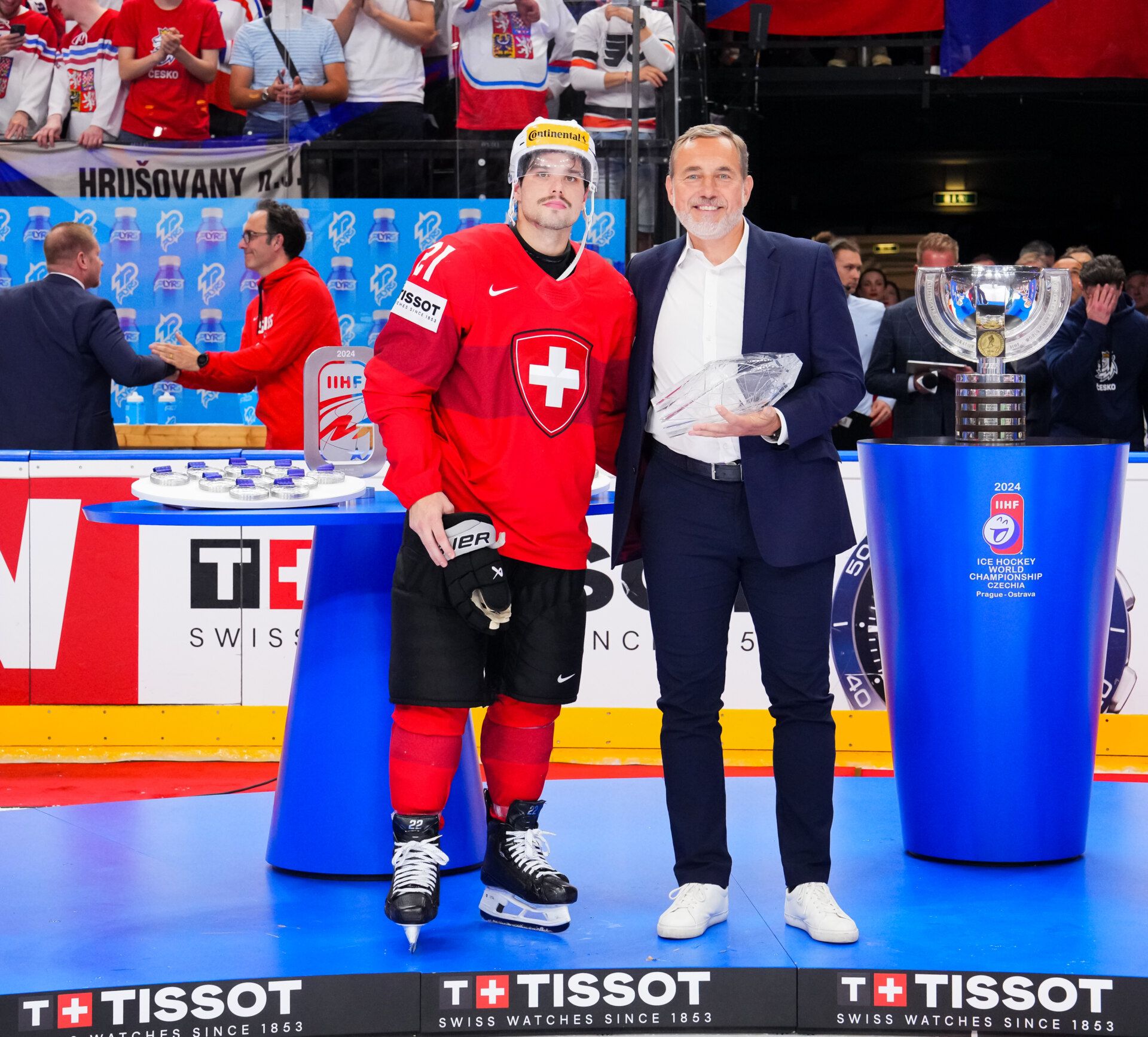 IIHF Svetsko prvenstvo u hokeju na ledu 2024: MVP trofej uručen Kevinu Fiali